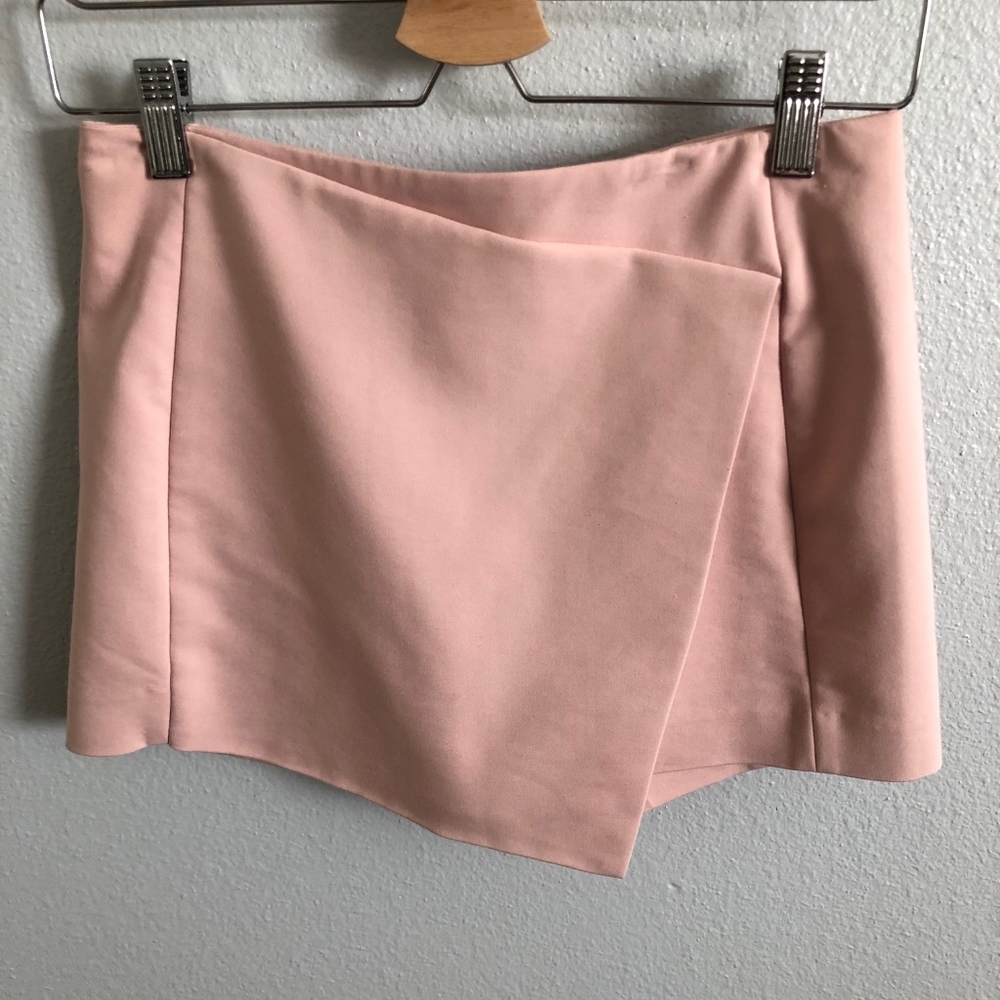 Light Pink Skort.  Very comfy material, Size 0